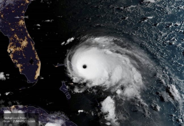 Общество: Разрушительная сила урагана «Дориан» снизилась до первой категории