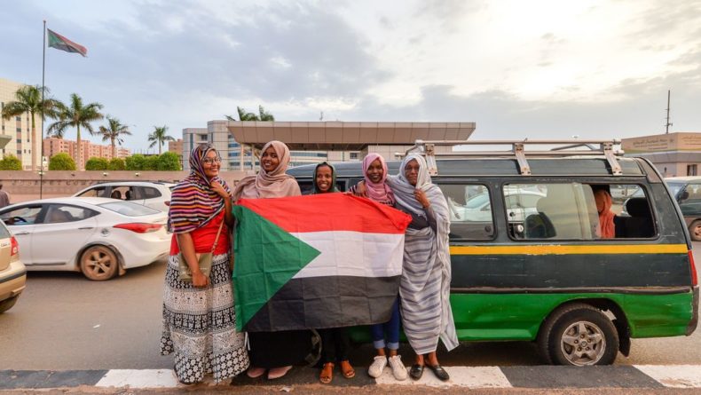 Общество: ФРГ заявила о готовности помочь Судану восстановить экономику