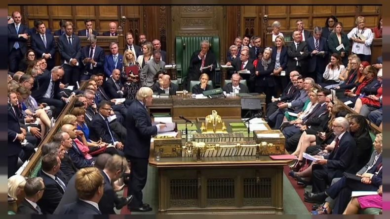 Общество: Британцы защищают парламент
