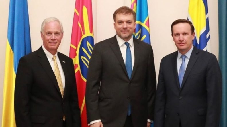 Общество: Невъездные в РФ сенаторы США встретились с украинскими силовиками