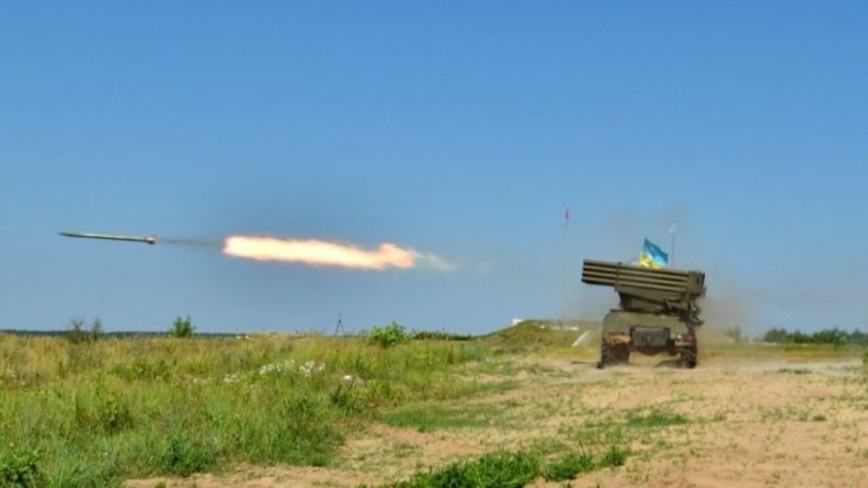 Общество: Экс-депутат Рады «непарламентски» отреагировал на план атаковать РФ ракетами с «камушками»