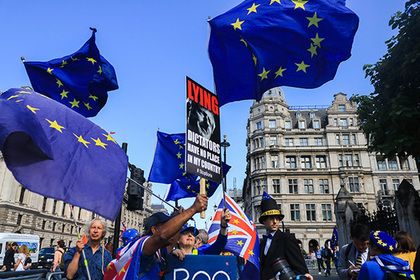 Общество: Британию уговорили на Brexit по согласию