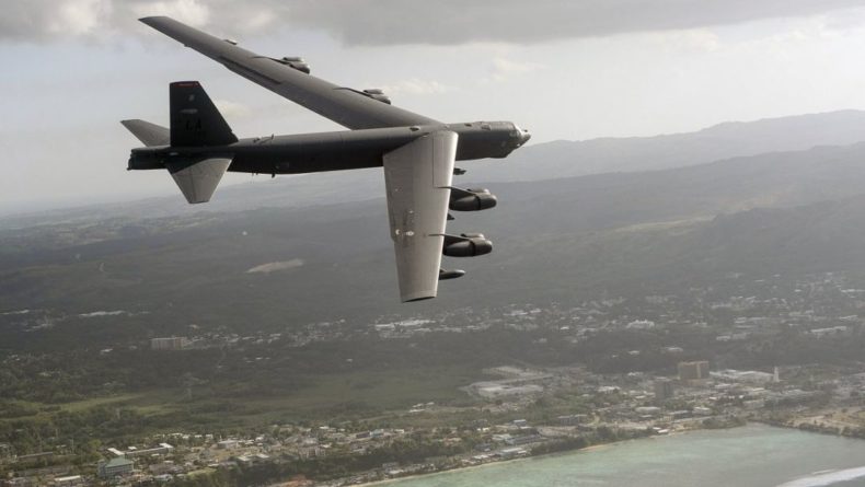 Общество: Отправив бомбардировщики B-52 в Великобританию, США показывают России «зубки»
