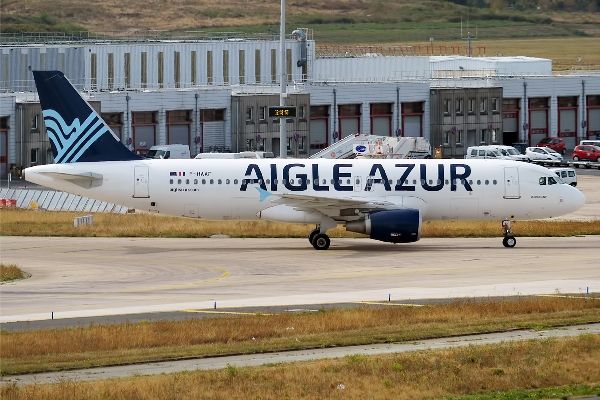 Общество: Французская Aigle Azur отменила все авиарейсы из-за финансовых проблем