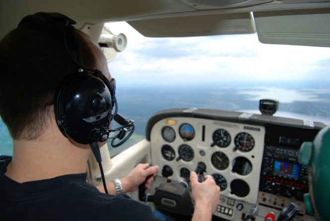 Общество: Пассажир подменил не вышедшего на работу пилота в Британии