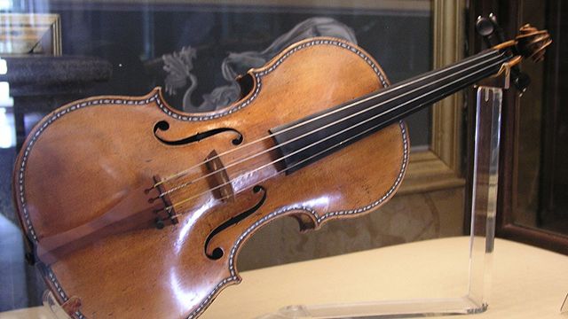 Общество: Таможня в Новосибирске отобрала скрипку у музыканта