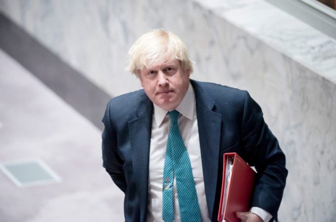 Политика: Джонсон допустил нарушение закона для выхода из ЕС в срок