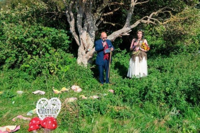 Общество: Британка вышла замуж за дерево и хочет изменить свою фамилию