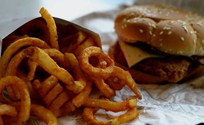 Общество: Time (США): диета на основе жареного картофеля и колбасы привела к слепоте