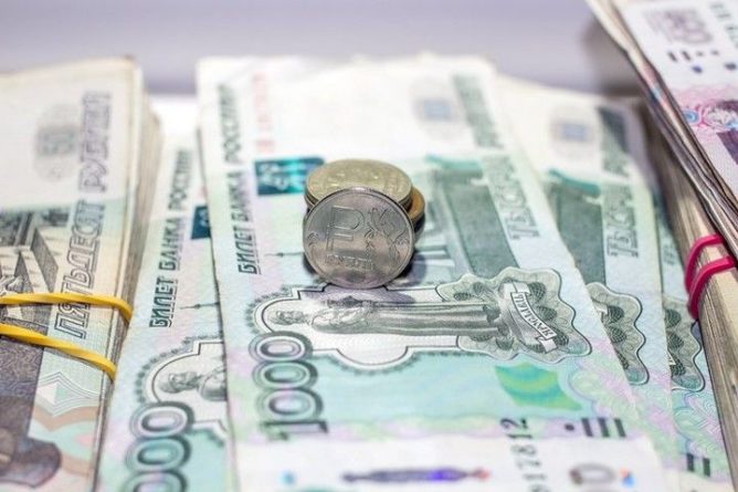Общество: Прогноз: рубль проследит, не угодит ли в итоге в канаву британский премьер