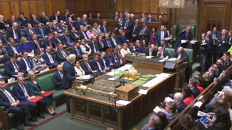 Общество: Британский парламент приостановил работу до октября