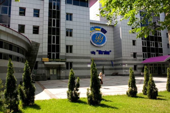 Общество: Титушки планируют во второй раз штурмовать один из киевских университетов — Университет «Украина»