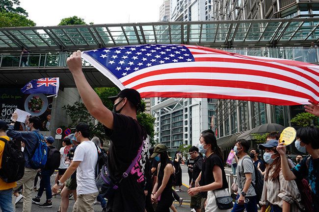 Общество: В Гонконге началась революция по-американски