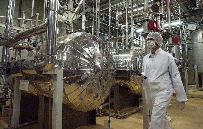 Общество: Иран в рамках сокращения обязательств по СВПД запустит 56 центрифуг по обогощению урана