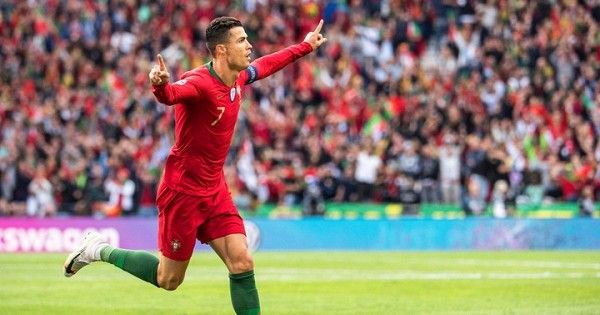 Общество: Роналду заявил, что должен помогать сборной Португалии