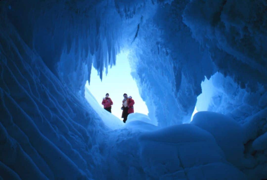 Украинцы обнаружили в Антарктиде древнюю пещеру: В ней находились…