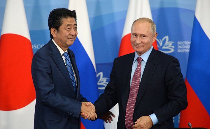 Общество: Нихон кэйдзай (Япония): политика Синдзо Абэ в отношении России может поставить Японию в неловкое положение