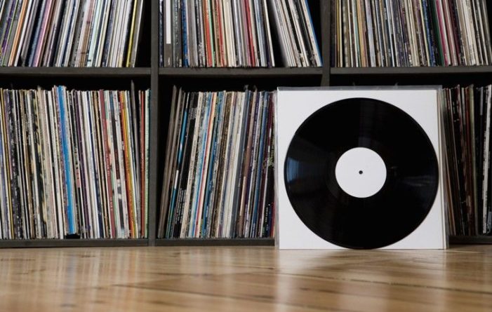 Виниловые пластинки могут обогнать по продажам CD-диски впервые за 30 лет 13092019 Общество: Виниловые пластинки могут обогнать по продажам CD-диски впервые за 30 лет