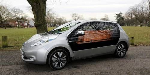 Общество: Британцы превратили Nissan Leaf в «зеленый» катафалк :: Autonews
