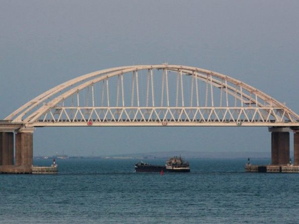 Общество: МИД Британии призвал РФ не препятствовать судоходству в Керченском проливе