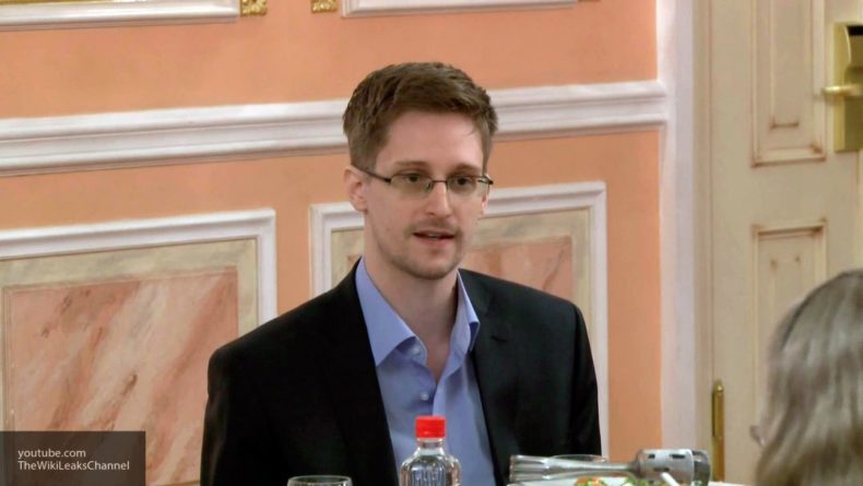 Общество: Сноуден рассказал о том, что тайно женился в России