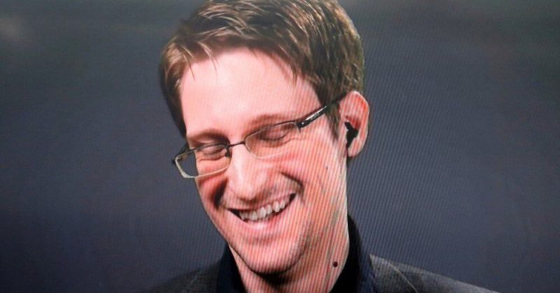 Общество: Эдвард Сноуден тайно женился в России