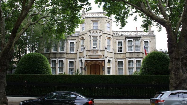 Общество: Посольство РФ в Великобритании призвало Лондон не вносить раскол в украинское общество