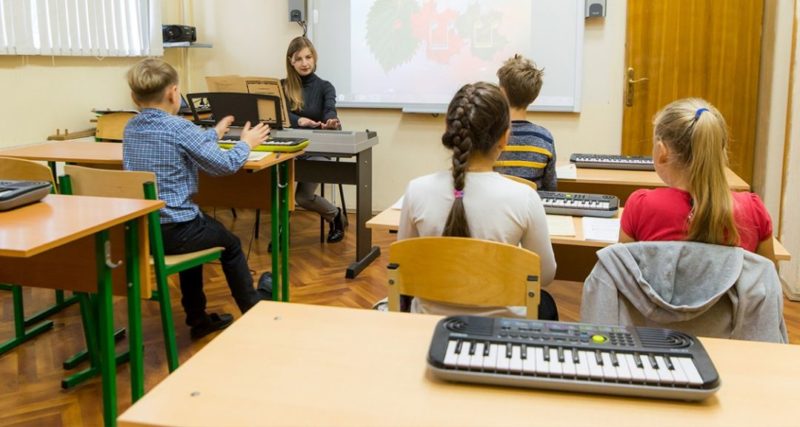 Общество: Во Всероссийском фонде образования оценили идею проходить в школах песни Queen и Nirvana
