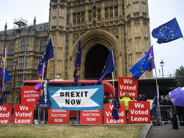 Политика: Евросоюз ещё не получил от Лондона предложений по Brexit