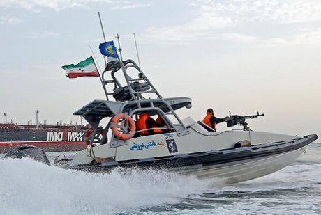 Общество: ВМС Ирана задержали в Персидском заливе судно с дизтопливом для ОАЭ