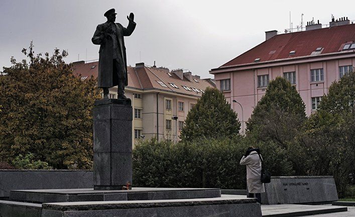 Общество: В Праге развернулась борьба за памятник маршалу Коневу