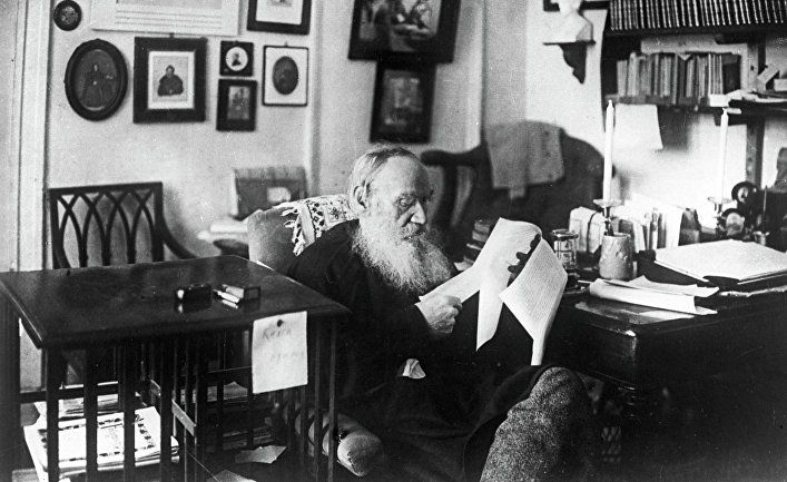 Общество: El País (Испания): день, когда Толстой познакомился с творчеством Несауалькойотля