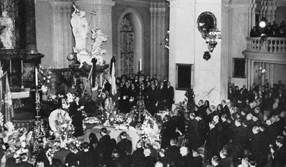 Отпевание-в-соборе-Густав-Ваза-26-сентября-1948-г.jpeg