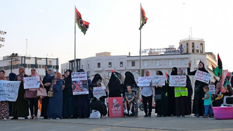 Общество: В Триполи под контролем вооруженных бойцов от ПНС прошел проплаченный митинг против ООН