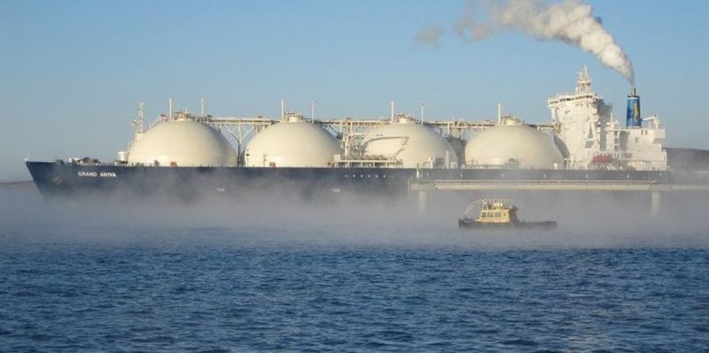 Общество: Танкер с российским газом прибыл в порт в Литве