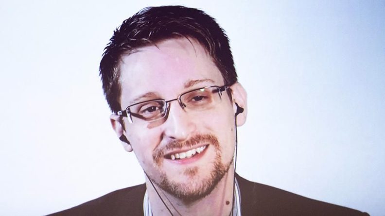 Общество: Кучерена рассказал подробности тайной свадьбы Сноудена