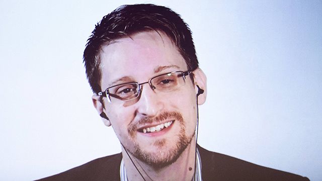 Общество: Адвокат Сноудена рассказал о его свадьбе в "порядке живой очереди"