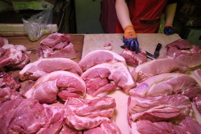 Общество: Китай намерен использовать стратегические запасы свинины
