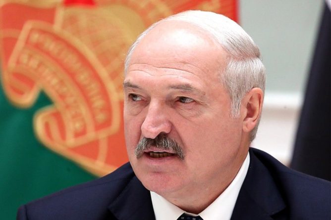 Общество: Политолог оценил реакцию Зеленского на шутку про усы Лукашенко
