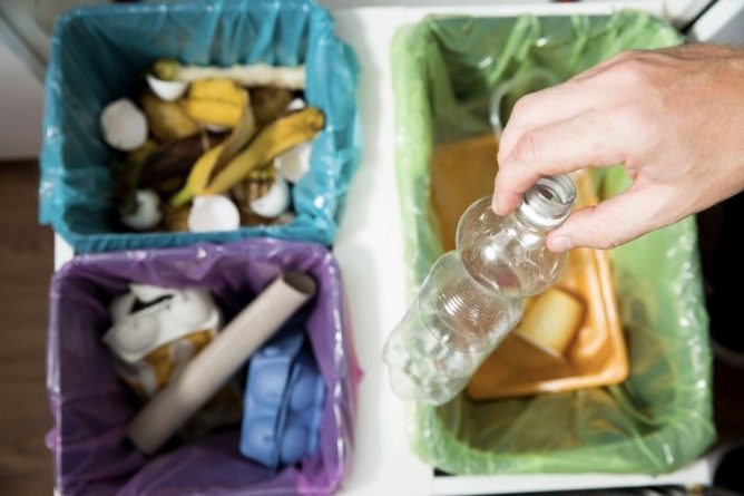 Общество: Эксперт объяснил, зачем Россия закупает пластиковые отходы за рубежом