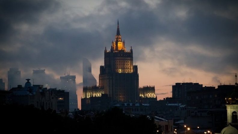 Общество: МИД РФ отреагировал на претензии Франции к RT и Sputnik