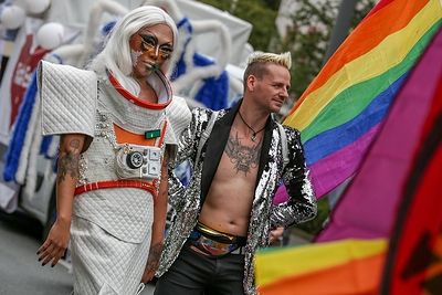 Общество: ЛГБТ-движение раскололось