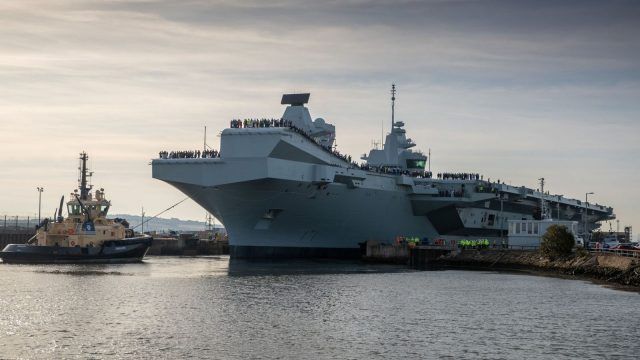 Общество: Великобритания проводит испытания самого большого корабля в истории своего флота (ФОТО)