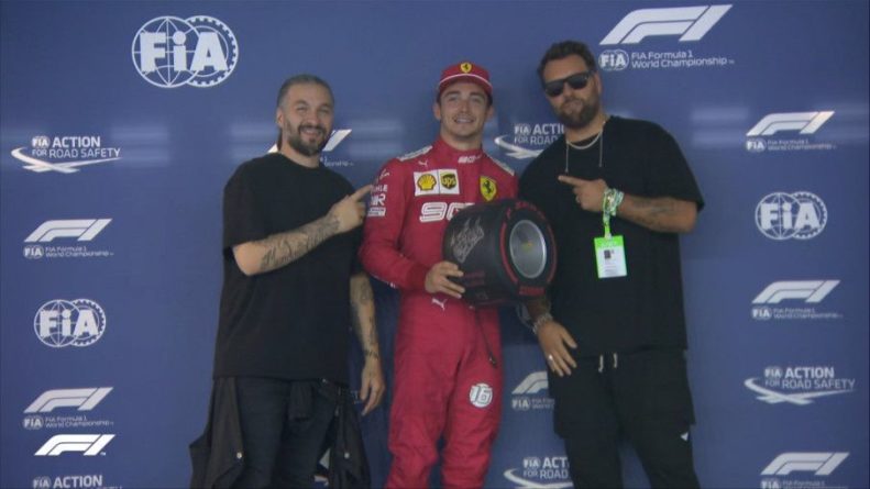 Общество: Шарль Леклер из Монако выиграл квалификацию Гран-при Сингапура в автогонках Формулы-1