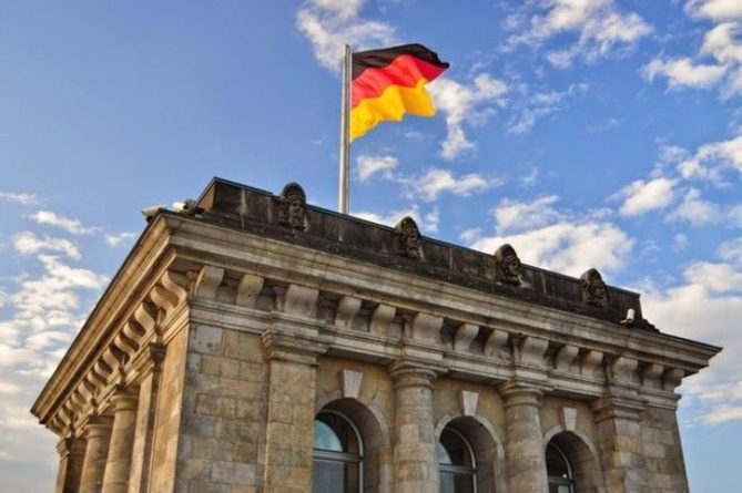 Общество: Центробанк Германии не беспокоится из-за рецессии экономики страны