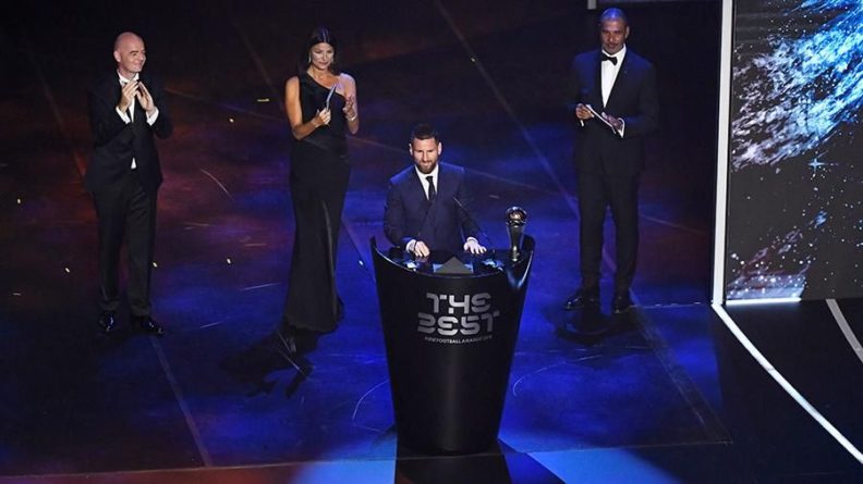 Общество: Лионеля Месси признали лучшим футболистом года по версии ФИФА
