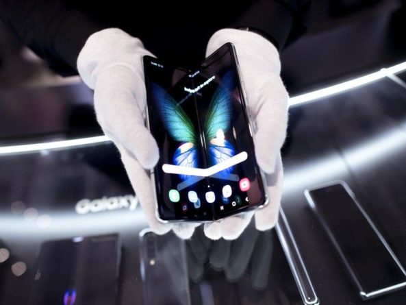 Общество: Samsung Galaxy Fold раскупили в Европе в первый день предпродаж