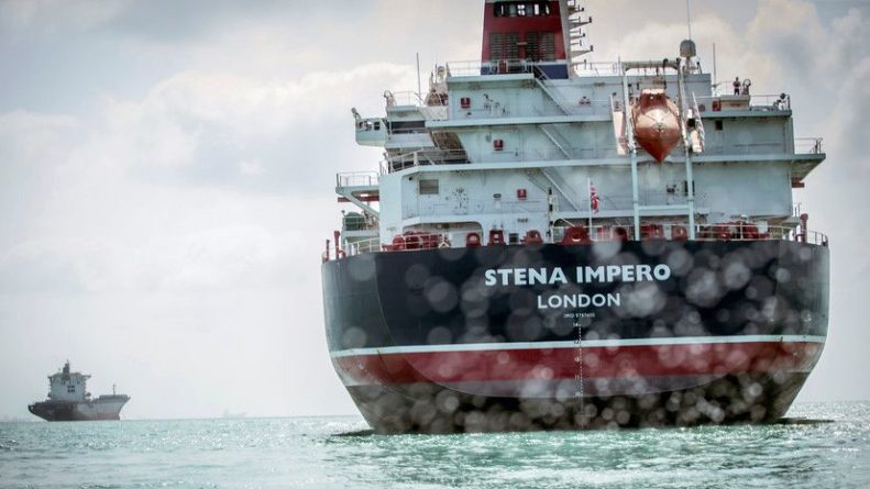 Общество: Британский танкер Stena Impero покидает порт Ирана