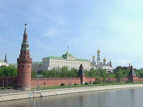Общество: Кремль назвал тревожным и неприемлемым отказ США выдать визы членам российской делегации