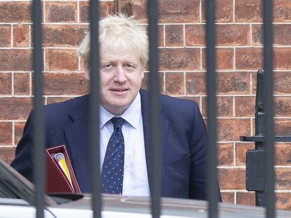 Общество: Борис Джонсон экстренно возвращается в Лондон на фоне призывов к отставке